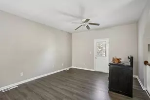 740 Prince Pl, Atlanta, GA 30318 - Photo 10