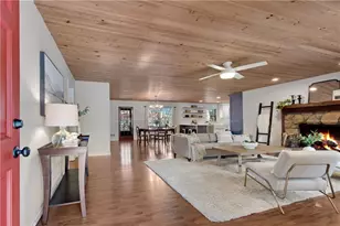 126 E Lake Dr, Roswell, GA 30075 - Photo 2