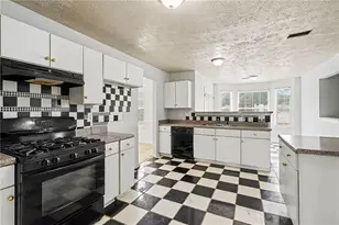 5578 Wellborn Creek Dr, Lithonia, GA 30058 - Photo 4