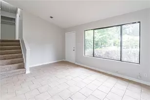 602 Brighton Dr, Lawrenceville, GA 30043 - Photo 2