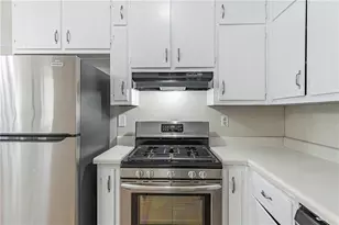 602 Brighton Dr, Lawrenceville, GA 30043 - Photo 4