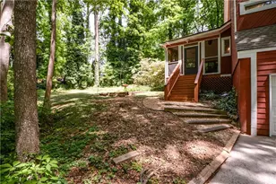 86 Bailey Dr SW, Lilburn, GA 30047 - Photo 4