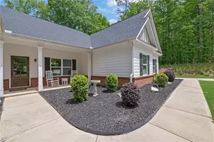 125 Hawthorn Ln, Covington, GA 30014 - Photo 4