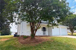 1003 Brynn Dr, Winder, GA 30680 - Photo 6