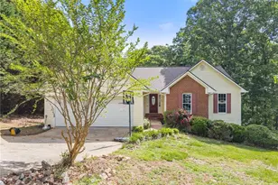 413 Rolling Meadows Dr, Cleveland, GA 30528 - Photo 2
