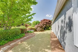 35 Ashleigh Terrace NE, Marietta, GA 30062 - Photo 10