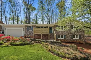 4304 Lindsey Way NE, Roswell, GA 30075 - Photo 2