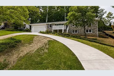 4304 Lindsey Way NE, Roswell, GA 30075 - Photo 2