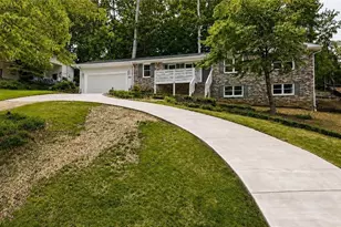 4304 Lindsey Way NE, Roswell, GA 30075 - Photo 2