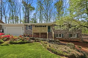 4304 Lindsey Way NE, Roswell, GA 30075 - Photo 2