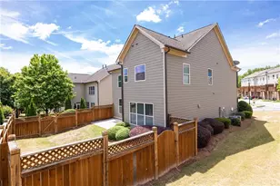 7595 Stoneridge Dr, Atlanta, GA 30328 - Photo 36