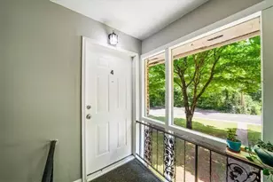 1627 Line Cir, Decatur, GA 30032 - Photo 4