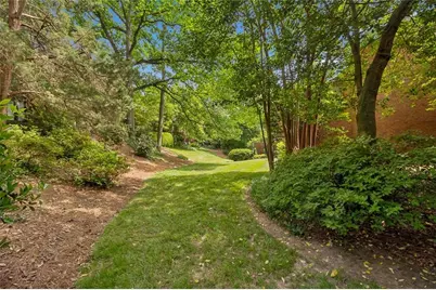 8 Willow Glen NE, Atlanta, GA 30342 - Photo 36
