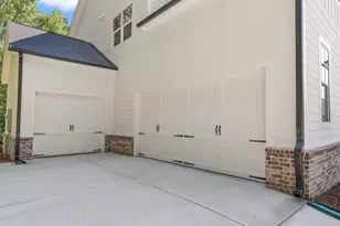 9135 Greenway Ct, Gainesville, GA 30506 - Photo 2