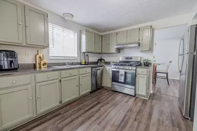 2073 Raintree Place, Lithonia, GA 30058 - Photo 10