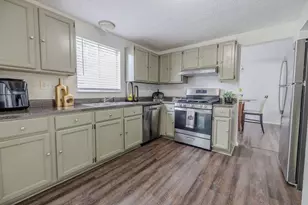 2073 Raintree Pl, Lithonia, GA 30058 - Photo 10