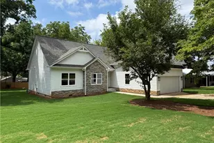 875 Lynn Ave, Jefferson, GA 30549 - Photo 2