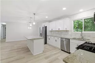 5006 Galbraith Cir, Stone Mountain, GA 30088 - Photo 12