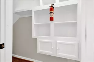 4 Holly Downs Ct NW, Atlanta, GA 30318 - Photo 12