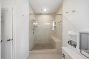 2087 Holtz Ln, Atlanta, GA 30318 - Photo 22