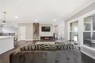 2087 Holtz Ln, Atlanta, GA 30318 - Photo 12