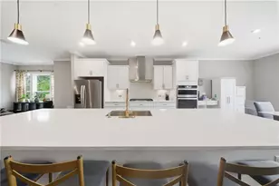2087 Holtz Ln, Atlanta, GA 30318 - Photo 4