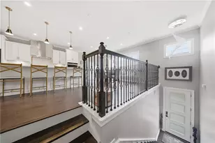 2087 Holtz Ln, Atlanta, GA 30318 - Photo 4