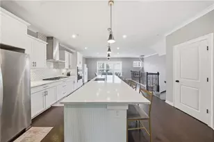 2087 Holtz Ln, Atlanta, GA 30318 - Photo 6