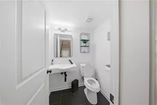 2087 Holtz Ln, Atlanta, GA 30318 - Photo 18
