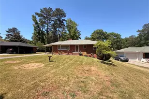 3209 W Manor Cir SW, Atlanta, GA 30311 - Photo 2
