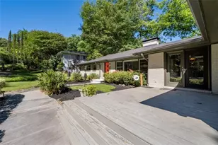 1322 Brook Forest Dr NE, Atlanta, GA 30324 - Photo 2