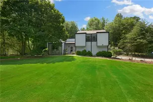 3195 Creek Dr, Marietta, GA 30062 - Photo 2