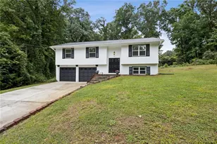 1042 Mountain Woods Ct, Stone Mountain, GA 30087 - Photo 2
