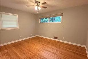 3284 Embry Cir, Atlanta, GA 30341 - Photo 6