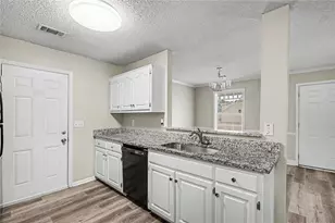 1382 N Hampton Dr, Hampton, GA 30228 - Photo 8