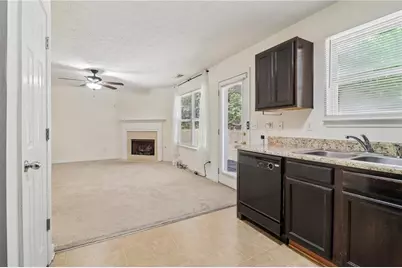 9425 Lakeview Road, Union City, GA 30291 - Photo 12