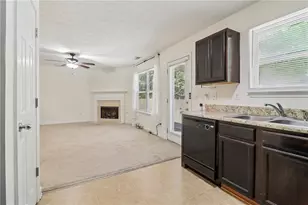 9425 Lakeview Rd, Union City, GA 30291 - Photo 12