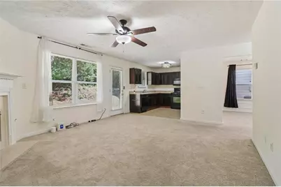 9425 Lakeview Road, Union City, GA 30291 - Photo 10