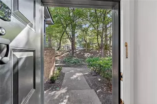 1274 Weatherstone Dr NE, Atlanta, GA 30324 - Photo 2