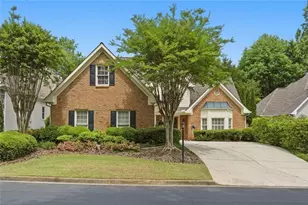 2570 Club Springs Dr, Roswell, GA 30076 - Photo 2