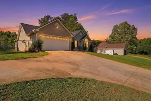 7154 Cedar Hill Dr, Gainesville, GA 30507 - Photo 2