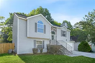 1090 Drawbridge Dr, Riverdale, GA 30296 - Photo 2