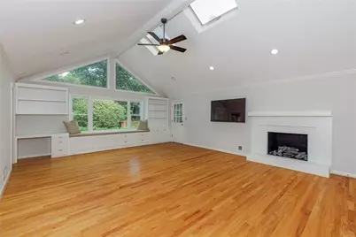 6095 River Shore Parkway NW, Sandy Springs, GA 30328 - Photo 10