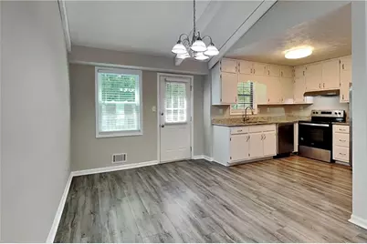 1627 Eric Circle, Lawrenceville, GA 30043 - Photo 4