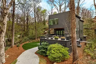 585 Mountain Way NE, Atlanta, GA 30342 - Photo 2
