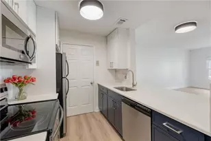 1075 Peachtree Walk NE, Atlanta, GA 30309 - Photo 8