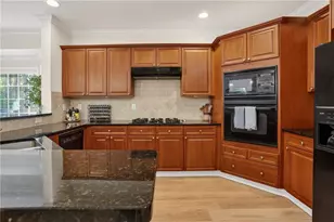 8000 Lexington Dr, Roswell, GA 30075 - Photo 6