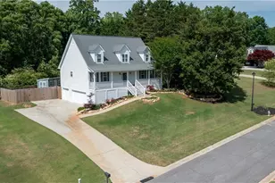 8160 Castleberry Farms Dr, Gainesville, GA 30506 - Photo 2