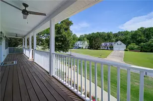 8160 Castleberry Farms Dr, Gainesville, GA 30506 - Photo 4
