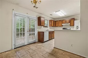 5670 Wells Cir, Stone Mountain, GA 30087 - Photo 10